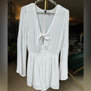 H&M Size 6 White Romper Long Sleeve Tie Front Short